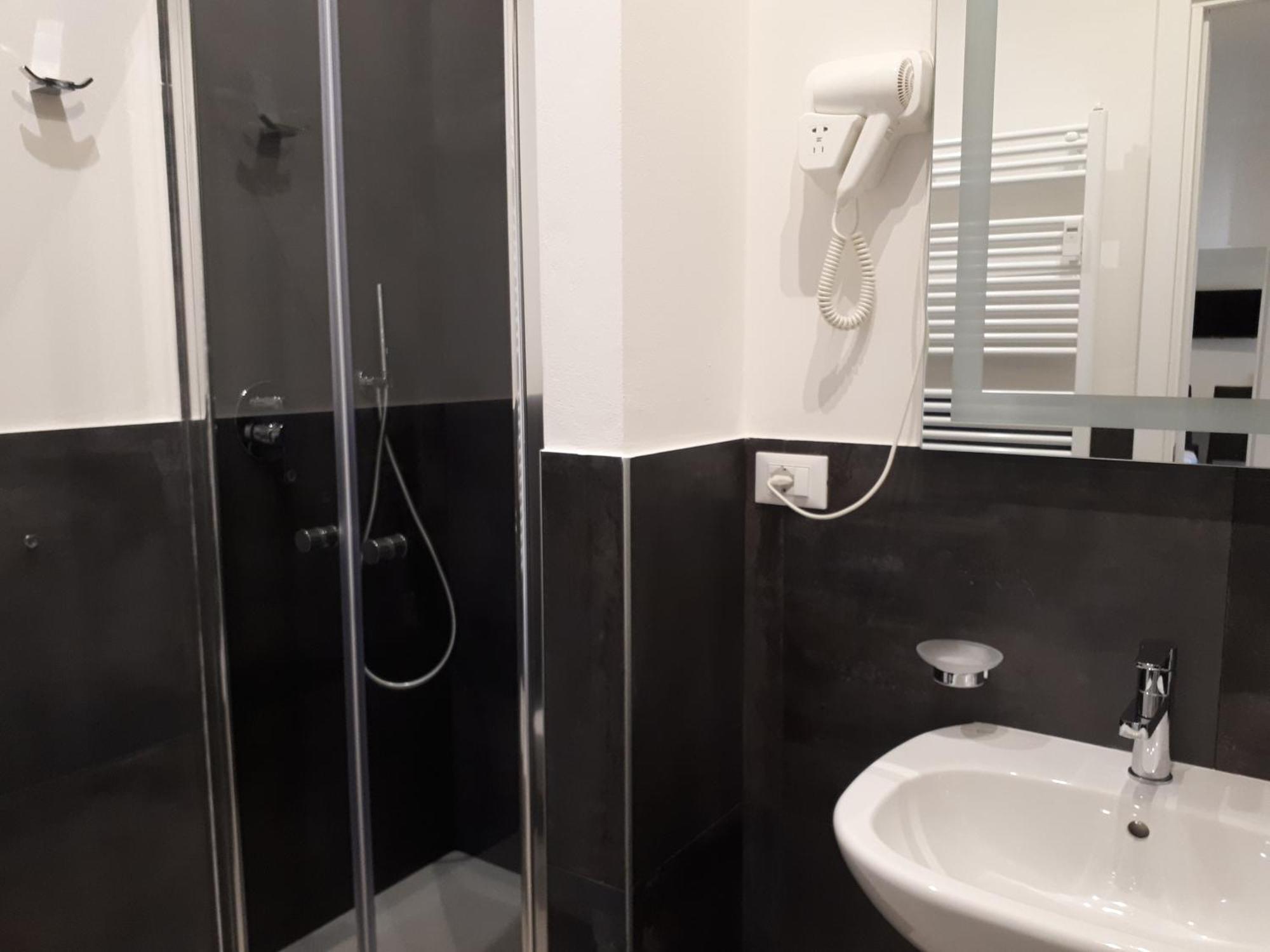 Soleluna Fiera 6 Rooms Болонья Экстерьер фото