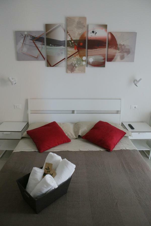 Soleluna Fiera 6 Rooms Болонья Экстерьер фото
