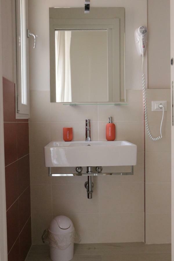 Soleluna Fiera 6 Rooms Болонья Экстерьер фото
